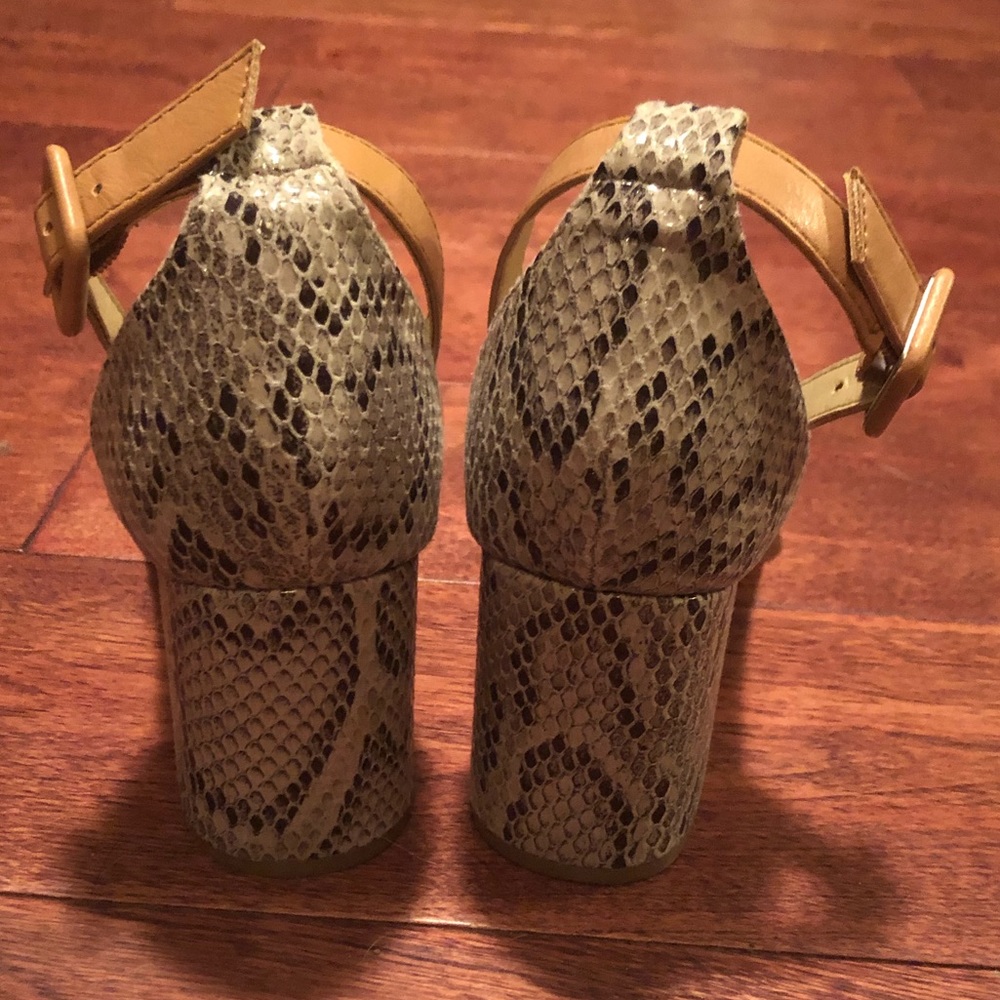 Chinese Laundry heels in snakeskin in 7 1/2 👠💜🌸 - Picture 3 of 4